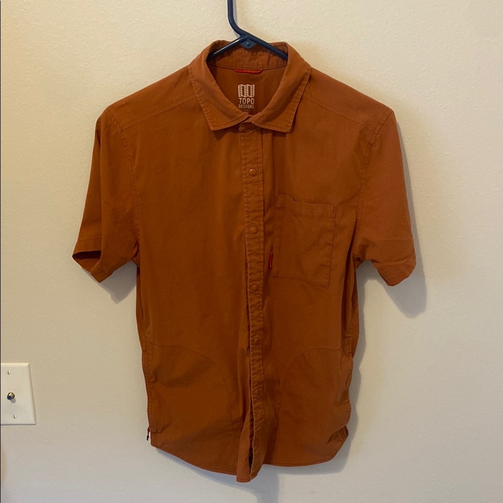 Men’s Small Topo Designs Global Shirt in Brick